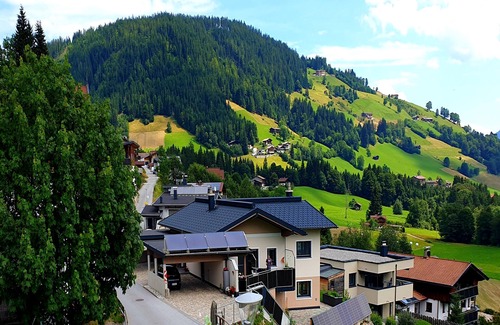 Oberau Apartment | Sunny apartment near the ski bus