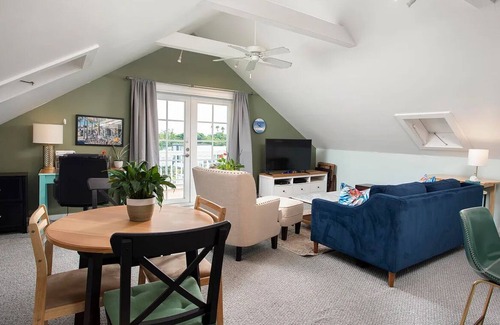 White Street Gallery District House | Sunny Apartment with a Large Deck and Great View