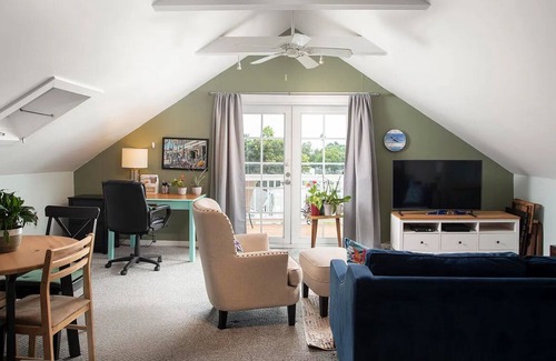 White Street Gallery District House | Sunny Apartment with a Large Deck and Great View