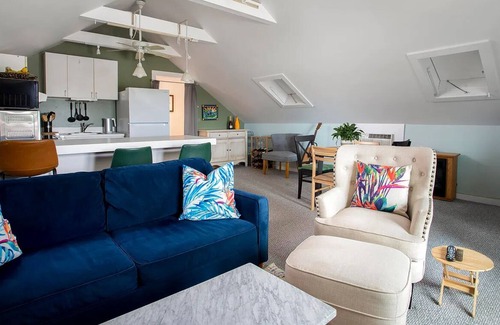 White Street Gallery District House | Sunny Apartment with a Large Deck and Great View