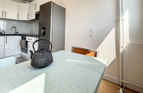Quartier du Pont-de-Flandre Apartment | Sunny Apartment With View