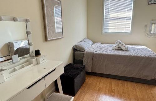 The Heights House | Sunny Apt by the park Mins away from midtown New York