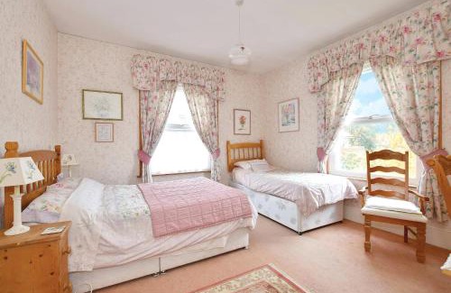Hythe House | Sunny Bank Guest House