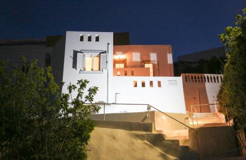 Leros House | Sunny Bay