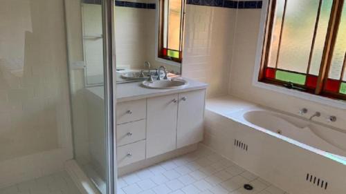 Umina Beach House | Sunny Beach Villa - Umina