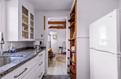 Provincetown Cottage | 😎 Sunny Beachfront Condo + Parking! 🏳️‍🌈 Provincetown West End 🌊
