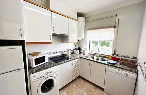 Vale de Carro Apartment | Sunny Bedroom With Aircon, Pool, Beach Nearby - Albufeira