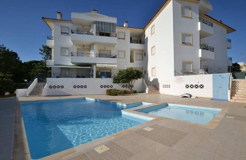 Vale de Carro Apartment | Sunny Bedroom With Aircon, Pool, Beach Nearby - Albufeira