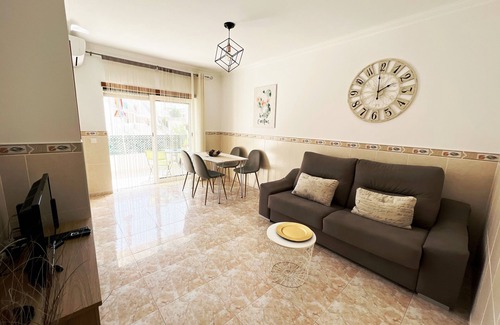 Vale de Carro Apartment | Sunny Bedroom With Aircon, Pool, Beach Nearby - Albufeira