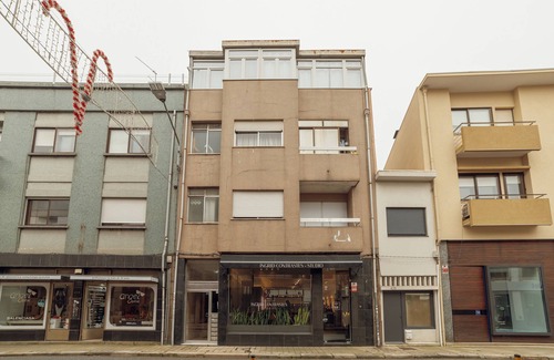Paranhos Apartment | Sunny & Bright Duplex by Vacationy