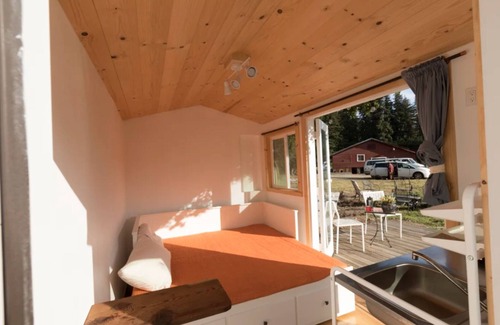 Santa Cruz House | Sunny bungalow with deck