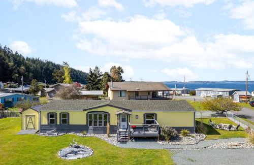 Coupeville House | Sunny by the Sound by AvantStay Coastal Escape