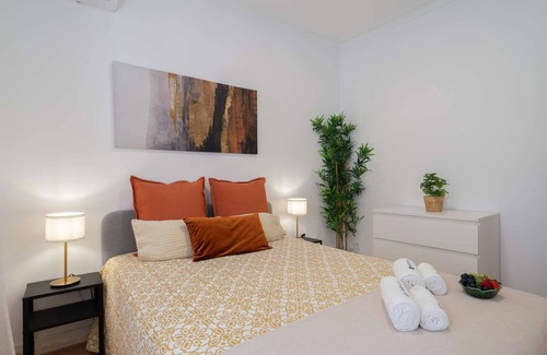 Paranhos House | Sunny Calm Room | Shared House