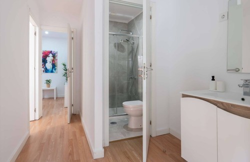 Paranhos House | Sunny Calm Room | Shared House