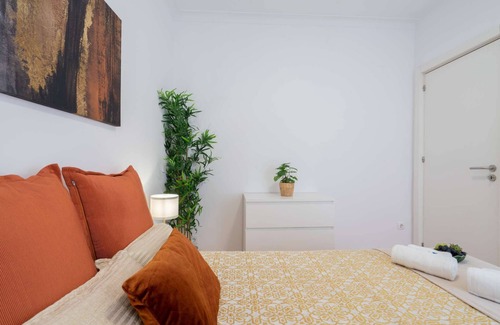 Paranhos House | Sunny Calm Room | Shared House