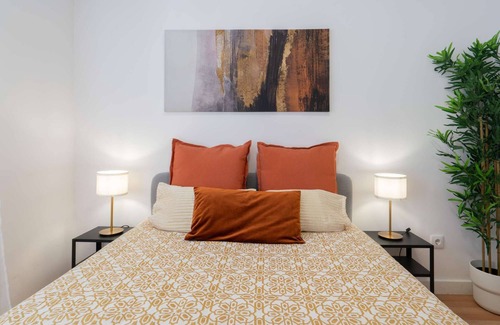 Paranhos House | Sunny Calm Room | Shared House