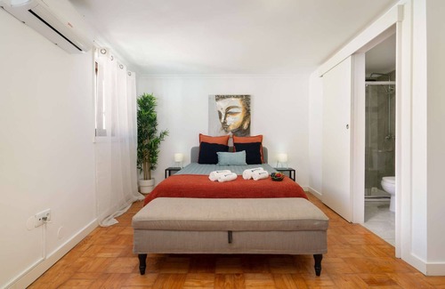 Paranhos House | Sunny Calm Room | Shared House