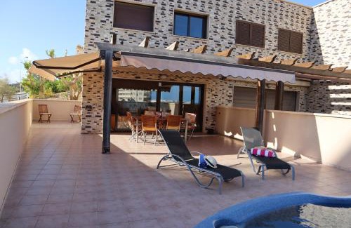 Els Arenals del Sol House | Sunny Casitas, Arenales - Spacious 3 Bedroom Holiday Home