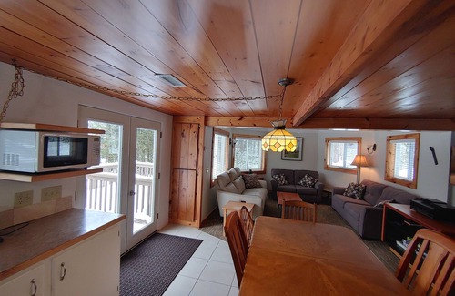 Naples Cottage | Sunny, cheerful, 3 bedroom family cottage on Sebago Cove. Sleeps 8!