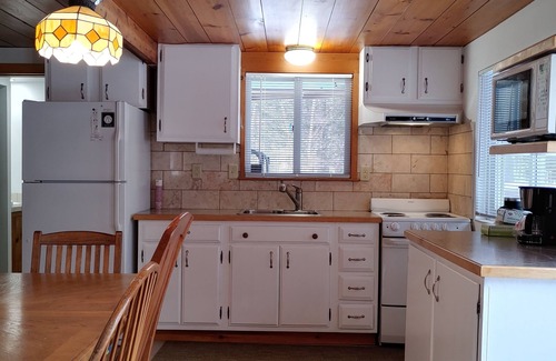 Naples Cottage | Sunny, cheerful, 3 bedroom family cottage on Sebago Cove. Sleeps 8!