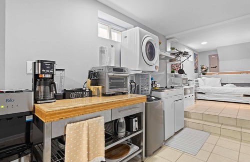 Woodridge Apartment | Sunny City Accommodations - Close to METRO and UMD