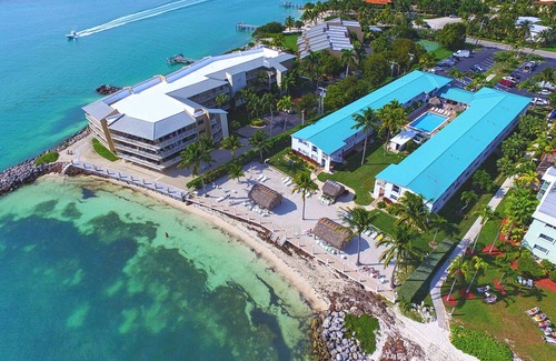 Key Colony Beach Apartment | Sunny Condo - Steps to the Beach - Key Colony Beach - Heated Pool