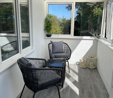 Lanner Apartment | Sunny Corner - lovely 2 bedroom appt