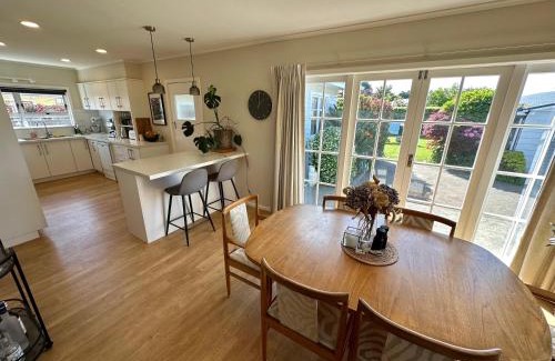 Napier Villa | Sunny & Cosy Napier Home!