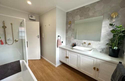 Napier Villa | Sunny & Cosy Napier Home!