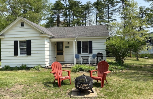Lake George Cottage | Sunny Cottage at Cozy Nook