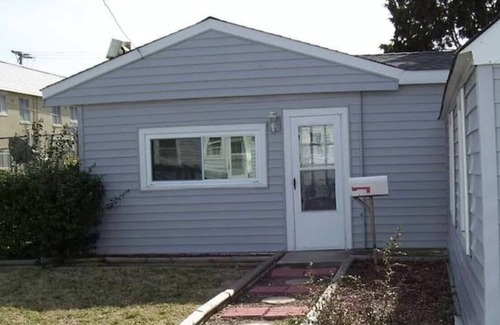 Cottage Line Villa | Sunny Cottage at Ocean View Beach Norfolk