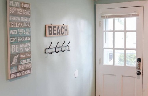 Cottage Line Villa | Sunny Cottage at Ocean View Beach Norfolk
