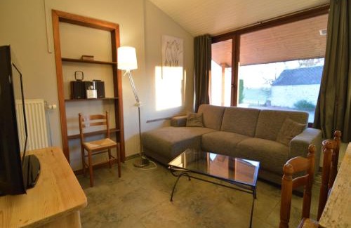 Awagne House | Sunny Cottage with Pool