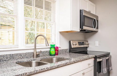 Church Street House | Sunny & Cozy Eastpoint Stay - 15 Mins from Airport