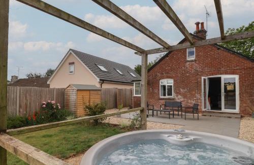 Holworth House | Sunny Croft