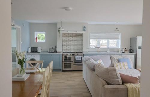 Holworth House | Sunny Croft