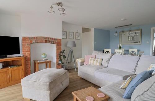 Holworth House | Sunny Croft