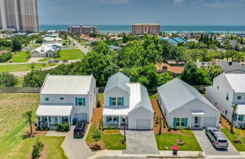 El Centro Beach House | Sunny Day - Walk to beach- community pool!