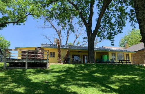 Kingsland House | Sunny Days Lake Retreat - Main house