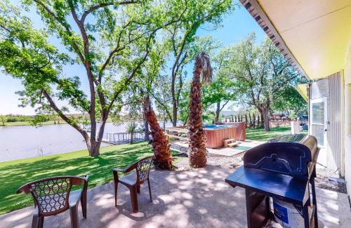 Kingsland House | Sunny Days Lake Retreat - Main house