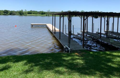 Kingsland House | Sunny Days Lake Retreat - Main house