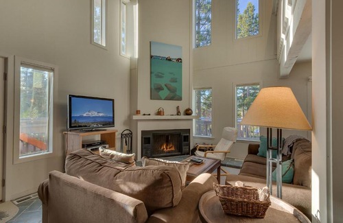 Lake Forest House | Sunny Daze at Dollar Point by Tahoe Getaways - Tahoe Classic w Open Floor Plan, Wood Fireplace, Close to Lake!
