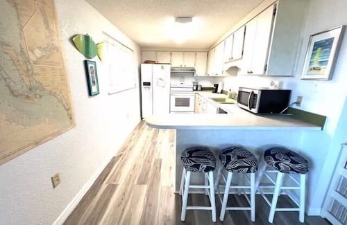 Placida House | Sunny Daze: Beachfront Cottage on the bay!