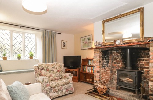 Broadwindsor Cottage | SUNNY DELL COTTAGE, pet friendly, with open fire in Bridport
