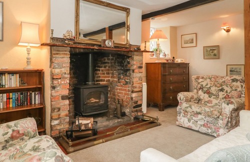 Broadwindsor Cottage | SUNNY DELL COTTAGE, pet friendly, with open fire in Bridport