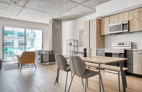City West Apartment | Sunny Downtown 1BR w/Pool, Gym & W/D near Staples Center, by Blueground