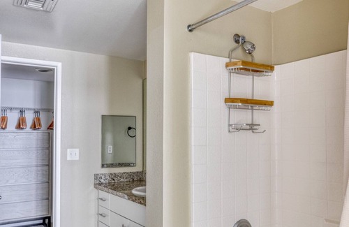Chinatown Apartment | Sunny Downtown 1BR w/ Pool, W/D & Gym, near Broad Museum, by Blueground
