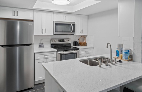 Atlantic Beach House | Sunny Escape - 4BR - Mayport Naval Base & Beaches - Pet Friendly