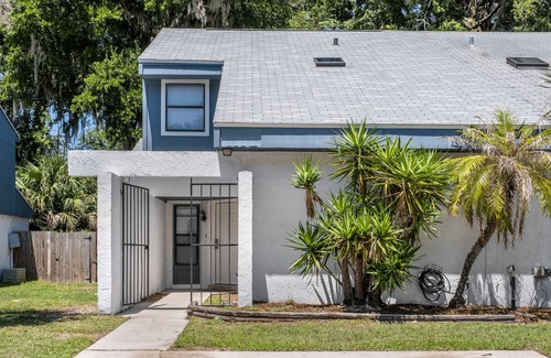Atlantic Beach House | Sunny Escape - 4BR - Mayport Naval Base & Beaches - Pet Friendly