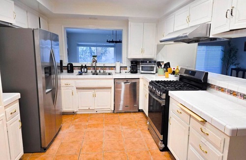 Hacienda Heights House | Sunny Escapes Pool w/tub BBQ - 4 bedrooms